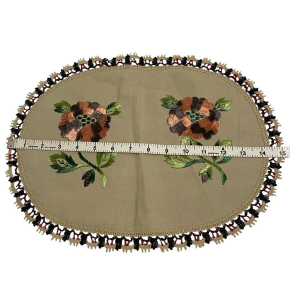 Crochet Trim Centerpiece Doily Vintage Needlepoint Embroidered - Picture 7 of 7